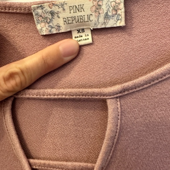 Pink Republic Cold Shoulder Top - Picture 2 of 4